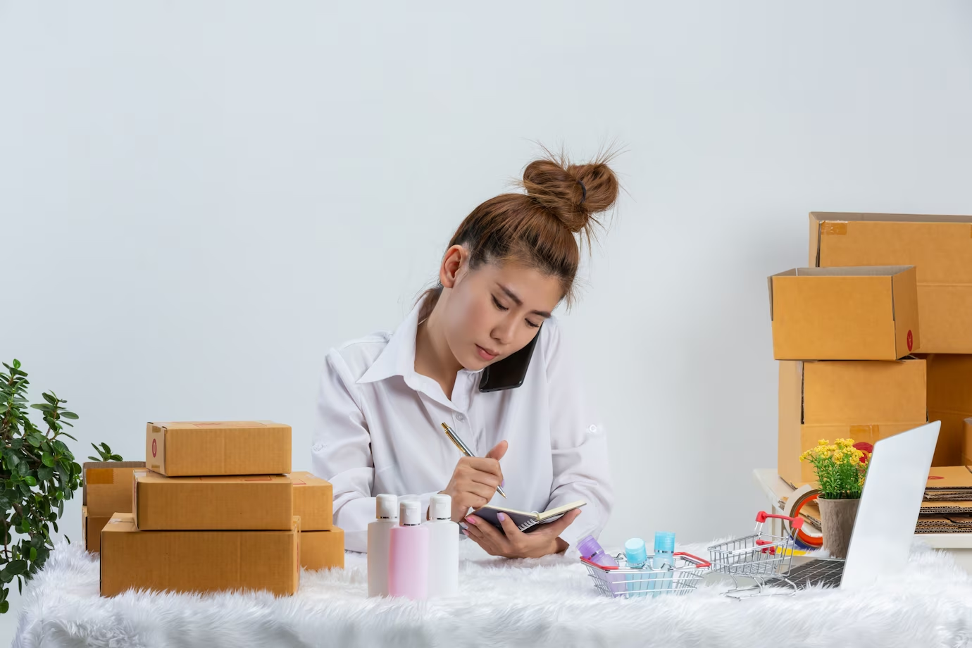 eCommerce store owner testing dropshipping products.