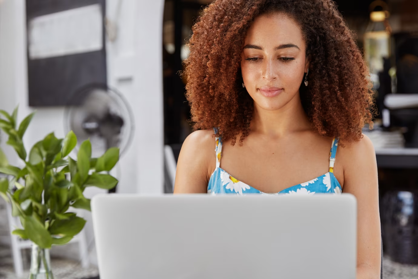 eCommerce store owner doing email marketing.