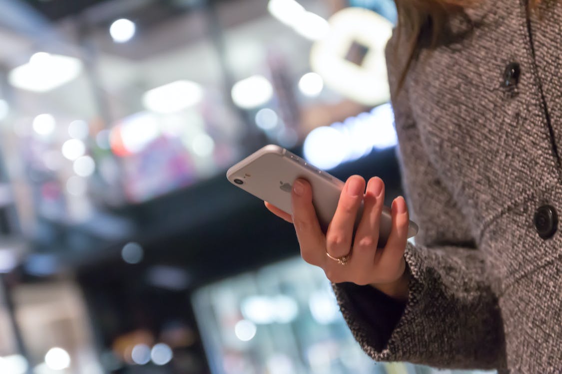 Person shopping on their phone.
