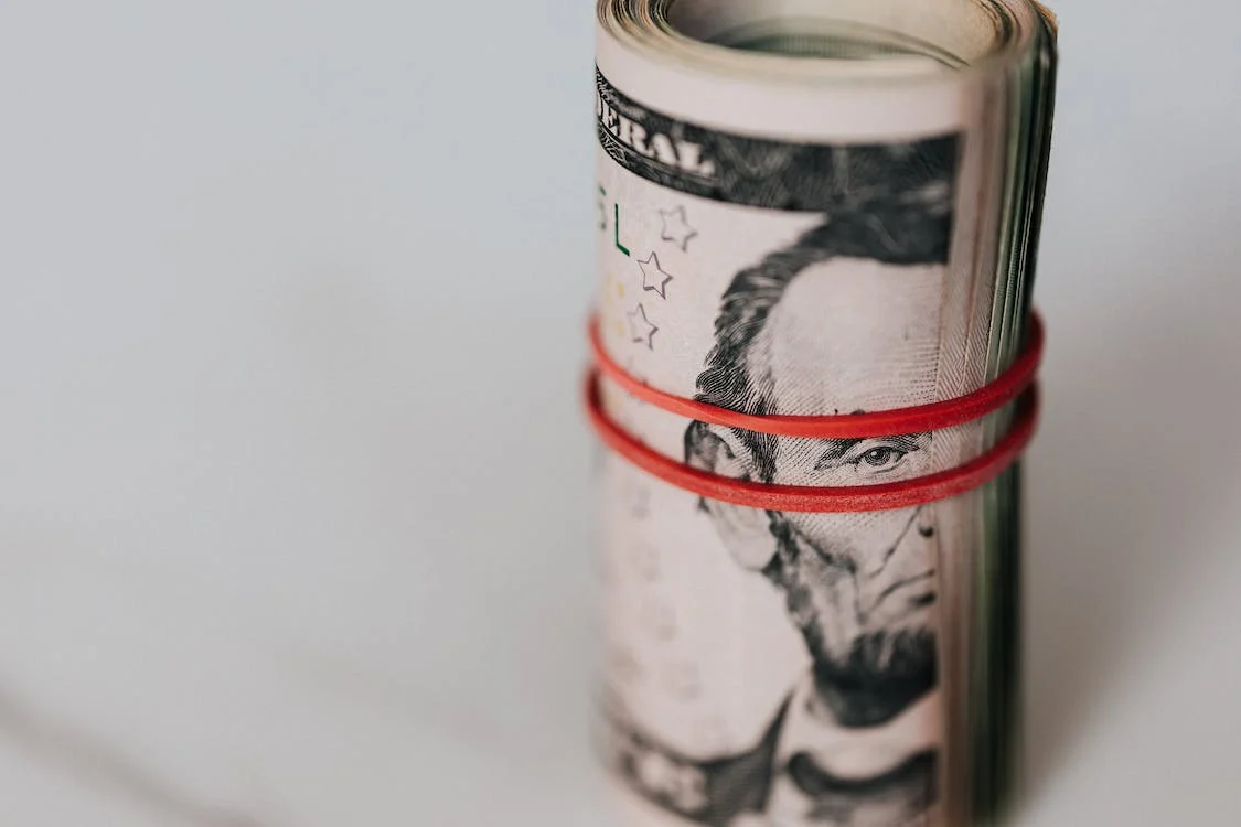 Roll of money representing dropshipping profits.