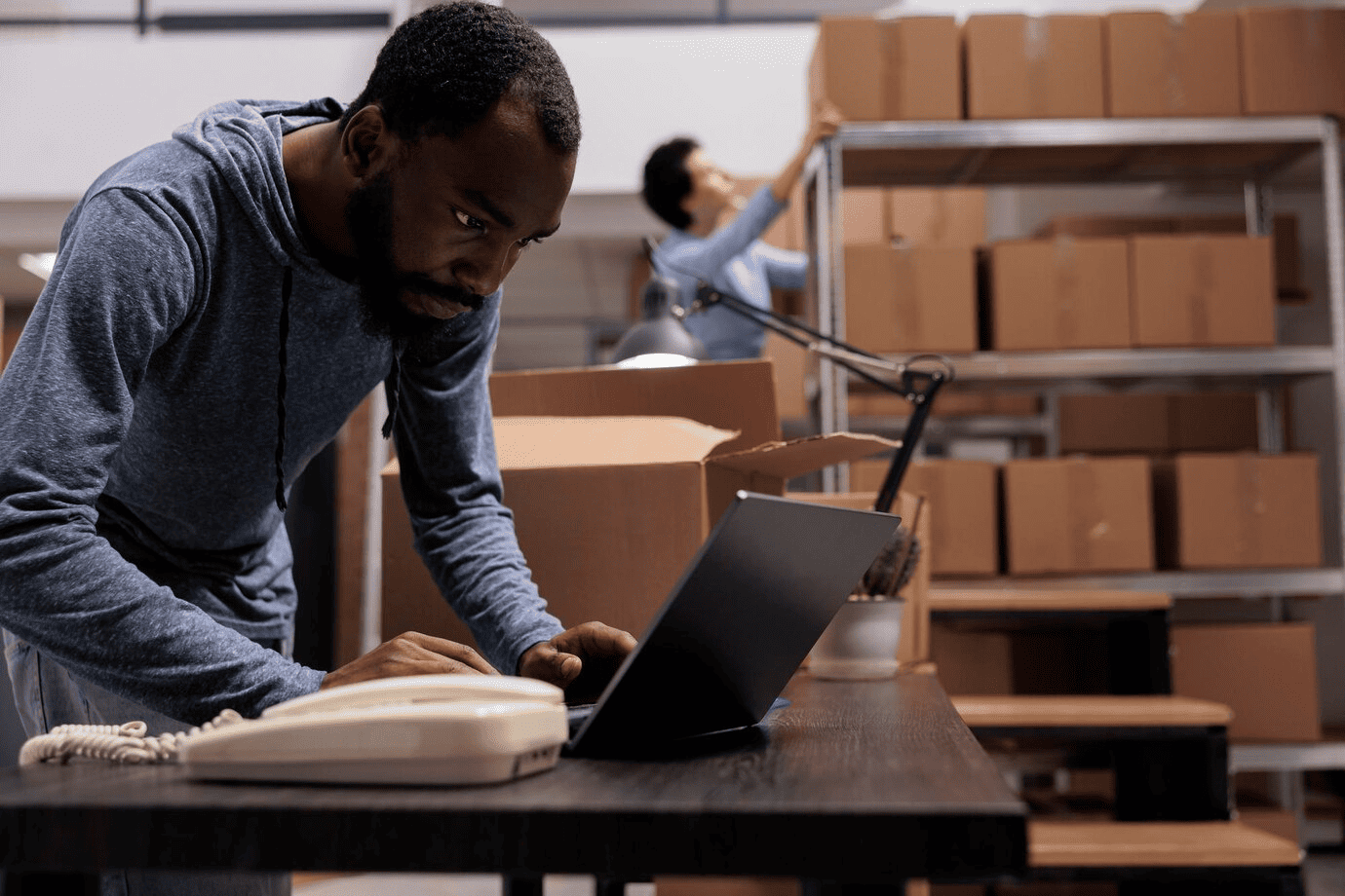 Why hybrid dropshipping is the best option for your ecommerce store