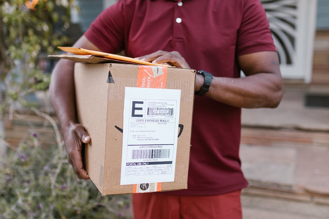A courier picking up a returned dropshipping order. 